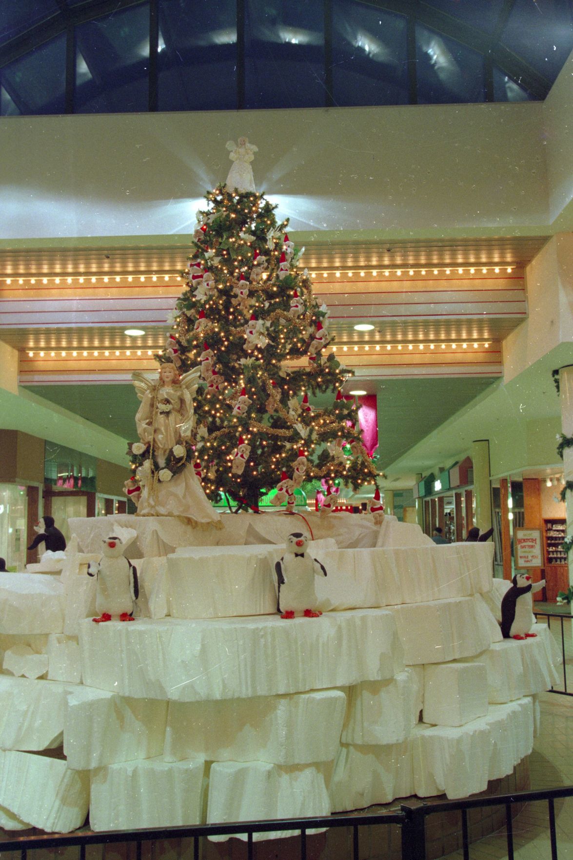 Christmas tree at West Park Plaza, 1997